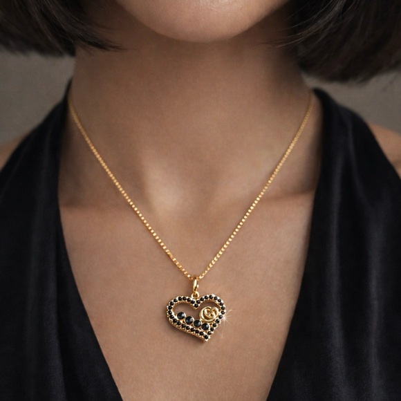 AUTHENTIC GUCCI SIGNED HEART NECKLACE-BLACK STONE CHARM-18kPLATED CHAIN ELEGANT - Picture 3 of 5